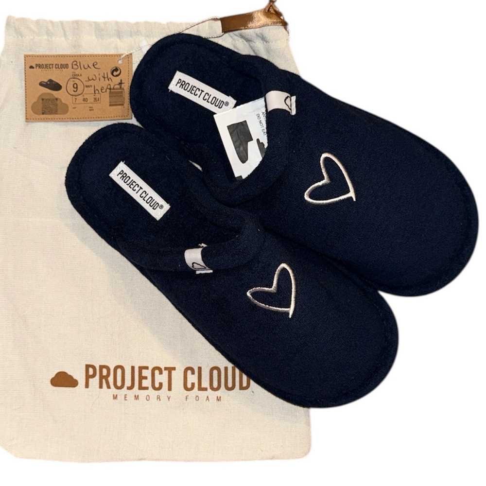 Project Cloud Navy Slippers with White Heart Design Size 9